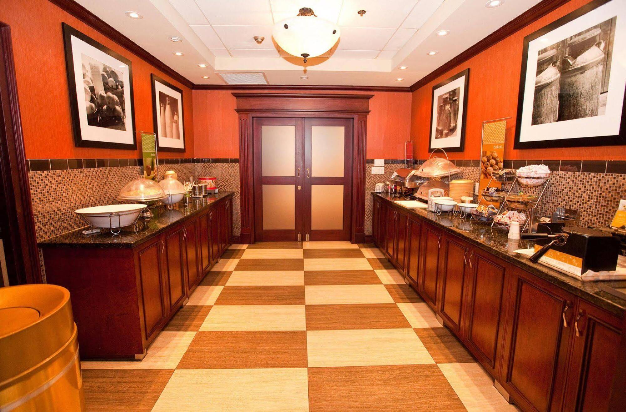 Hampton Inn Toronto-Mississauga West מסעדה תמונה